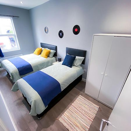 Modern 1 Bedroom Flat In Wood Green London Bagian luar foto