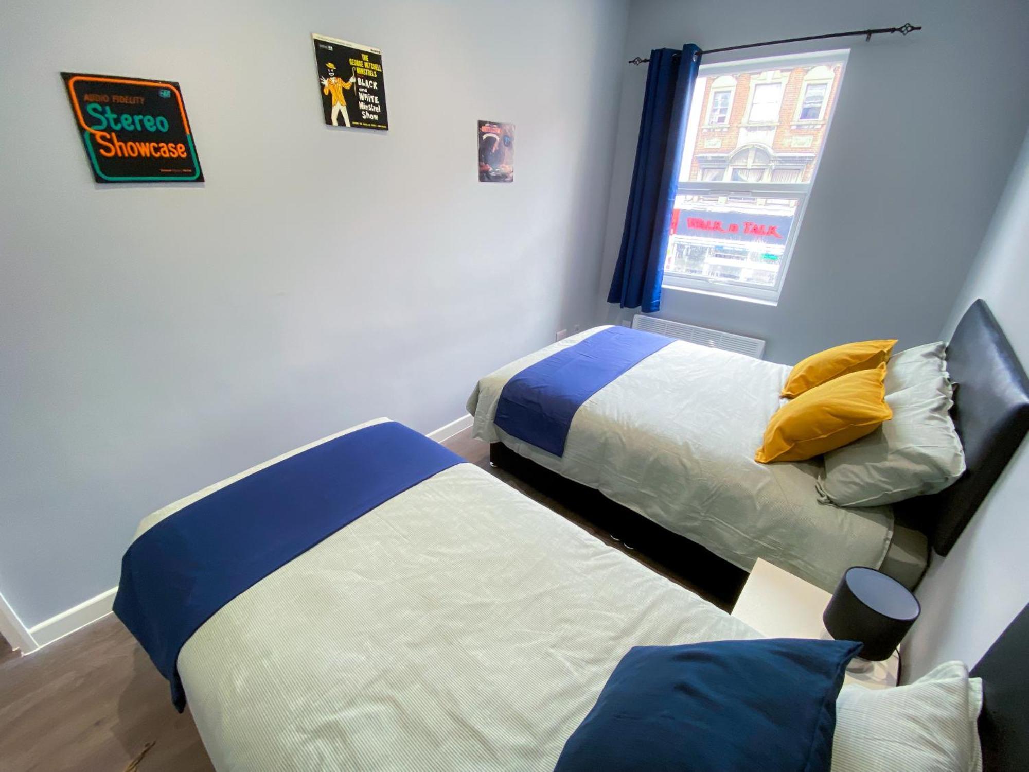 Modern 1 Bedroom Flat In Wood Green London Bagian luar foto