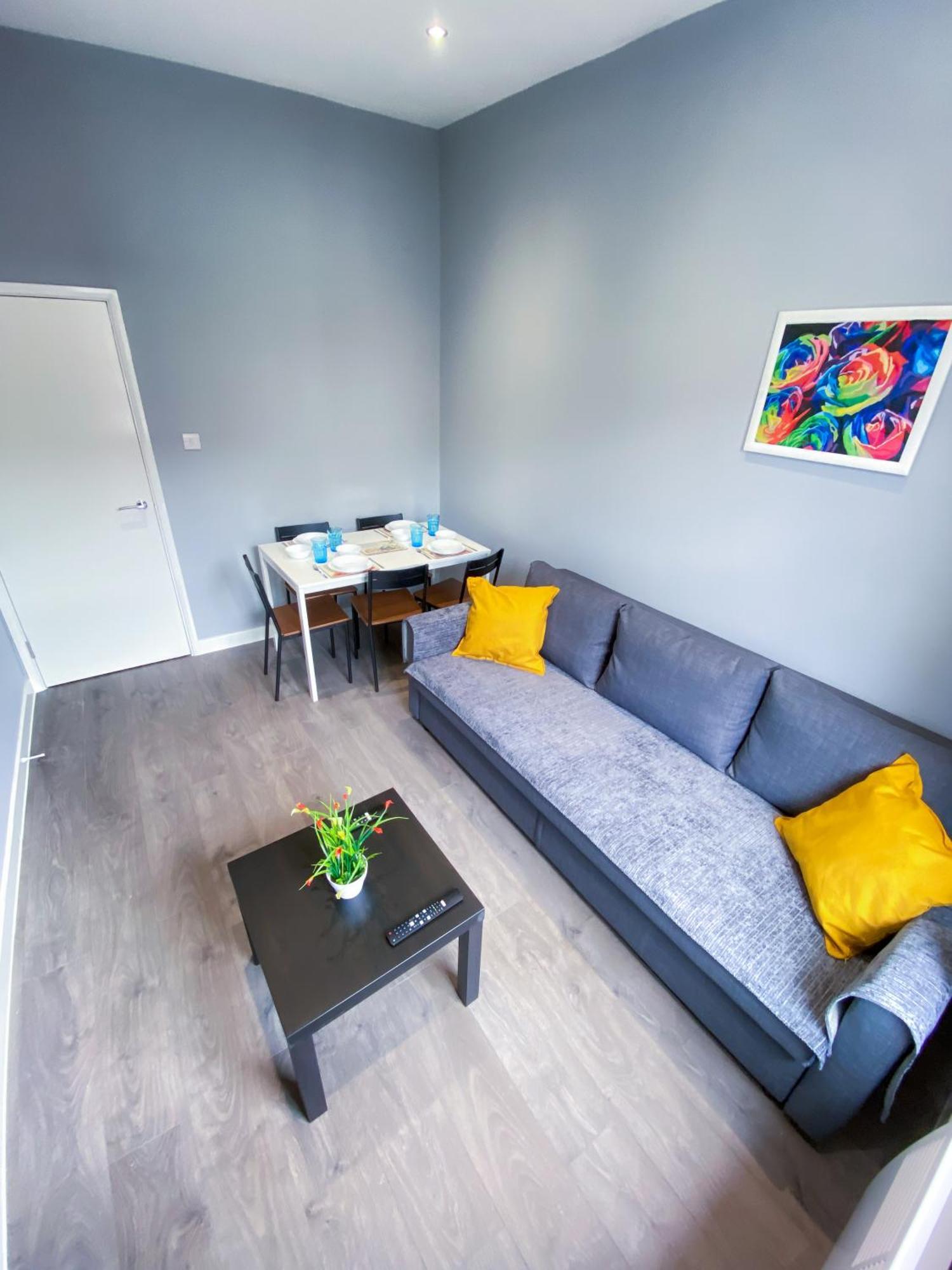 Modern 1 Bedroom Flat In Wood Green London Bagian luar foto