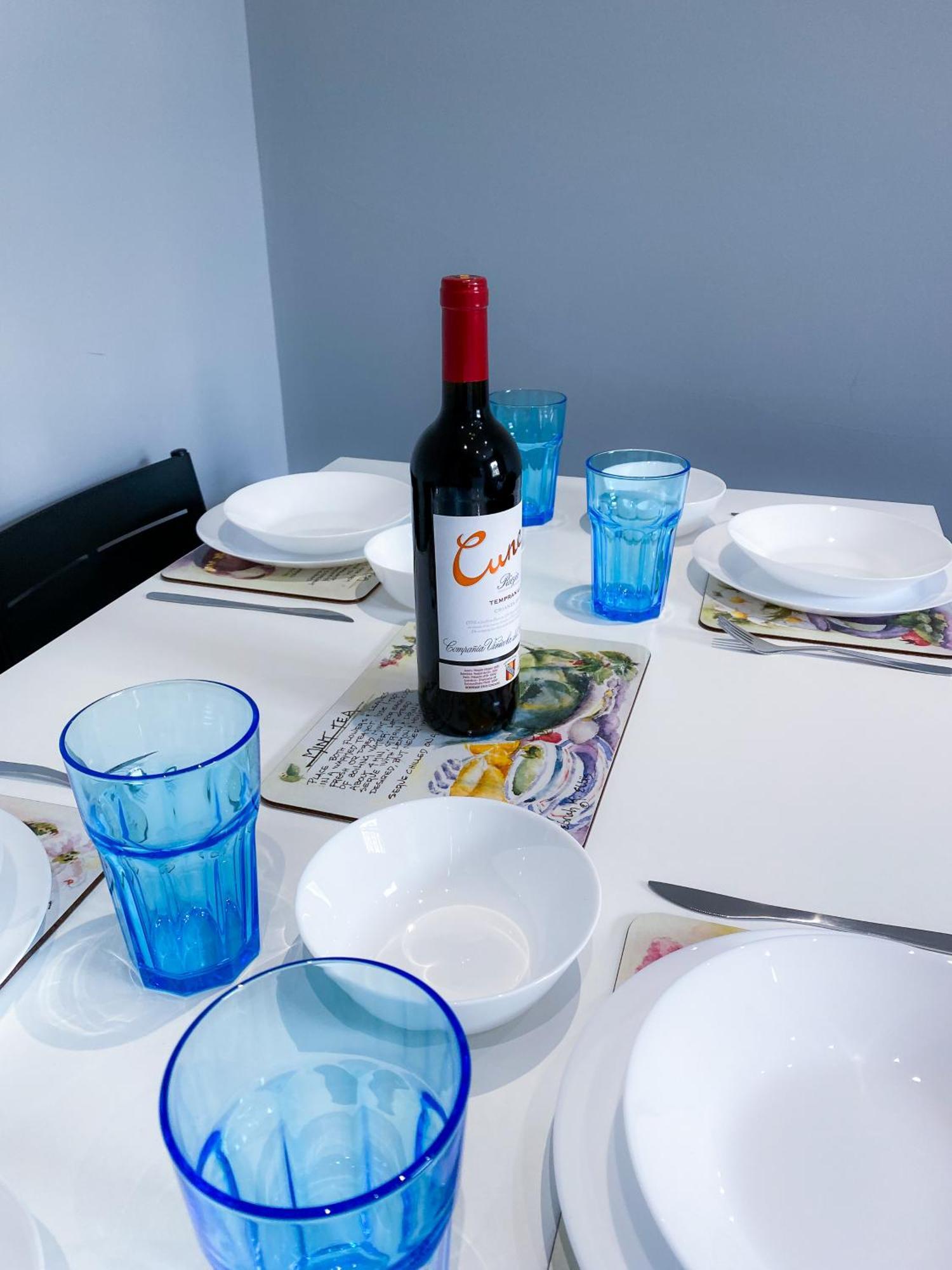 Modern 1 Bedroom Flat In Wood Green London Bagian luar foto