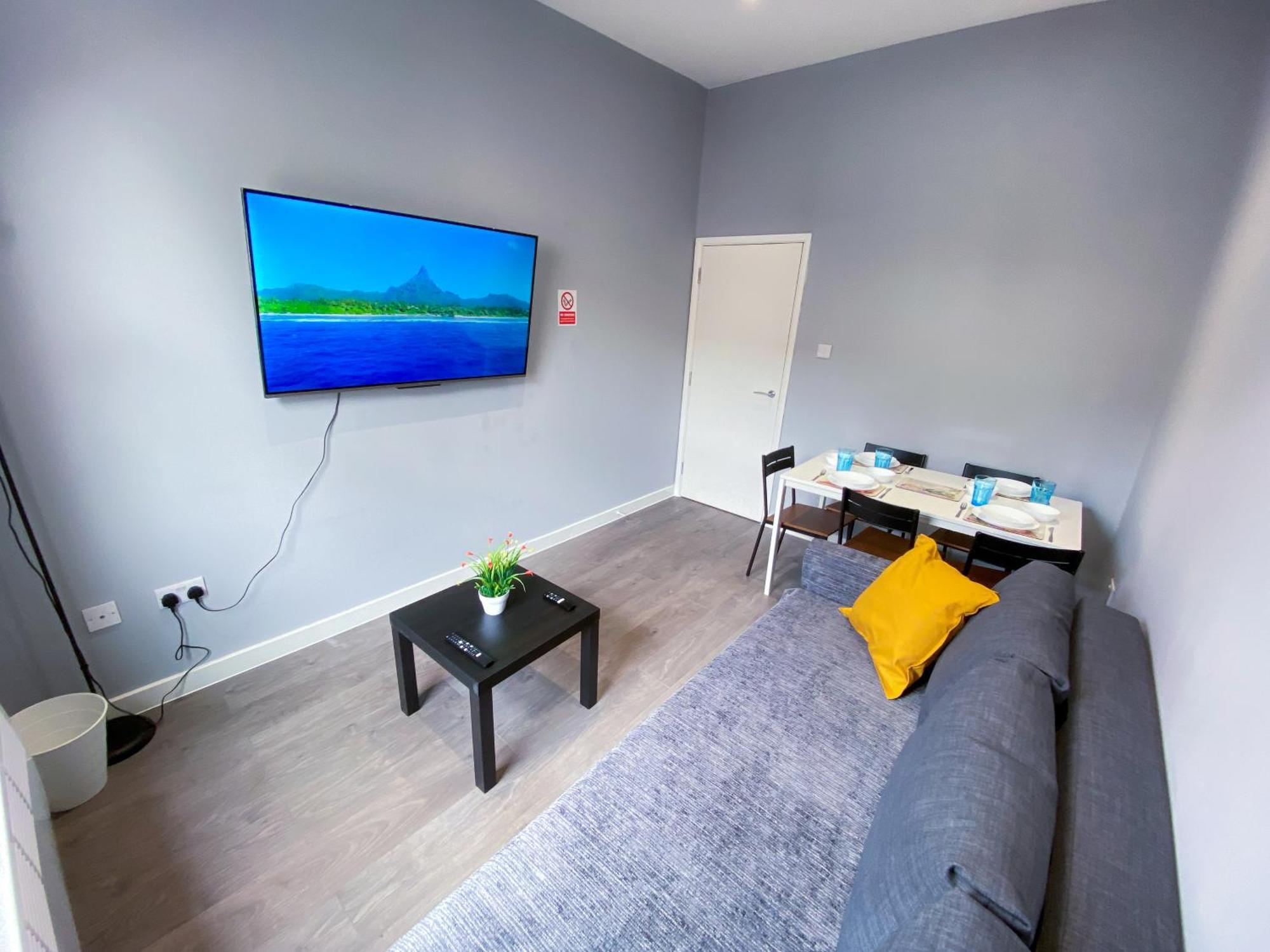 Modern 1 Bedroom Flat In Wood Green London Bagian luar foto